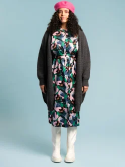 Alma Villatakki, Asphalt Grey