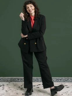 Joan Housut, Musta