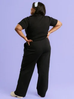 Joan Housut, Musta